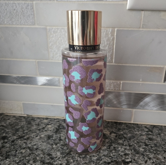 Victioria Secret Under The Covers Body Mist - Picture 2 of 2